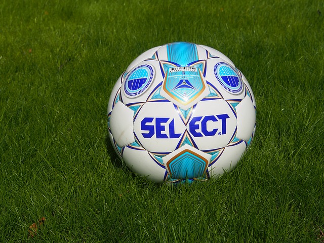 还不如冬窗给拜仁！迫于财务压力，巴萨已不排除在今夏卖出阿劳霍.